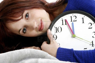 3191265-mujer-abrazar-un-reloj